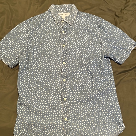 Short sleeve button up. Small. - Picture 2 of 3